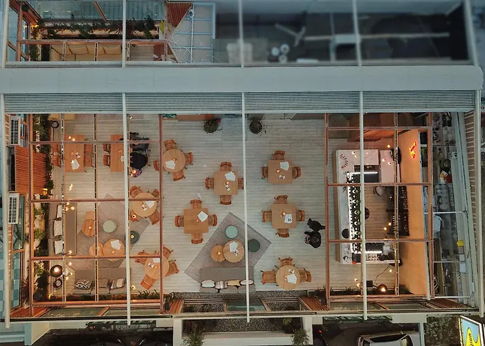 Hotel E